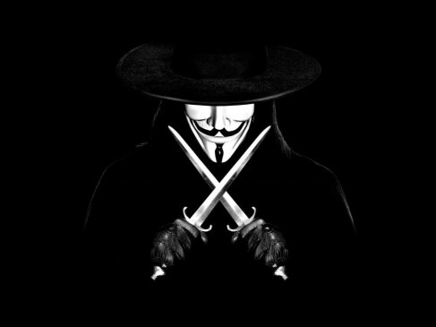 A representação clássica de Guy Fawkes pode integrar a iconografia de Tradição x Traição Desenho de David Lloyd no graphic novel "V for Vendetta"